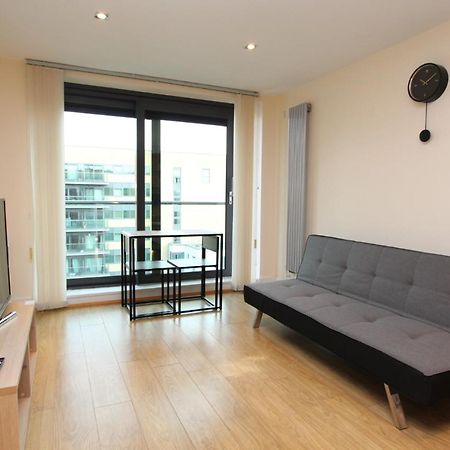 Lovely 2 Bedroom Apartment With Amazing Views In E14 London Bagian luar foto